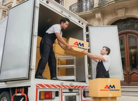 Empresa realizando mudanza en Donostia